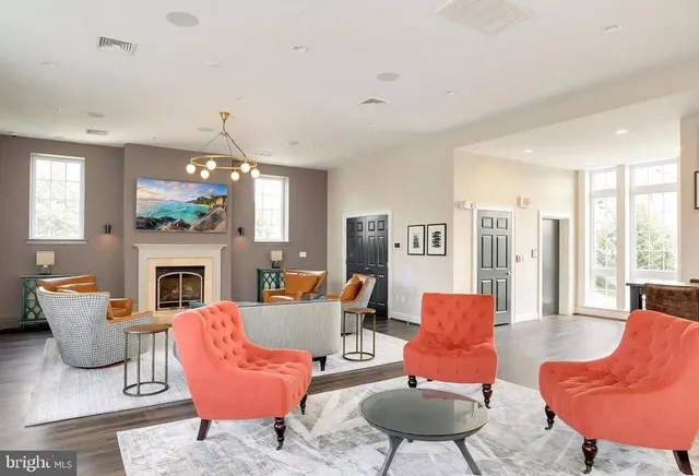 $2,850 | 4079 South Four Mile Run Drive, Unit 402, Arlington, VA 22204