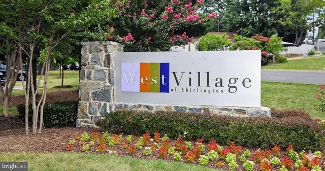 $2,850 | 4079 South Four Mile Run Drive, Unit 402, Arlington, VA 22204