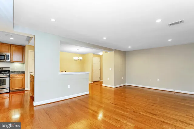 $2,850 | 4079 South Four Mile Run Drive, Unit 402, Arlington, VA 22204