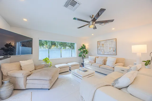 $7,000 | 23246 L'Ermitage Circle, Boca Raton, FL 33433