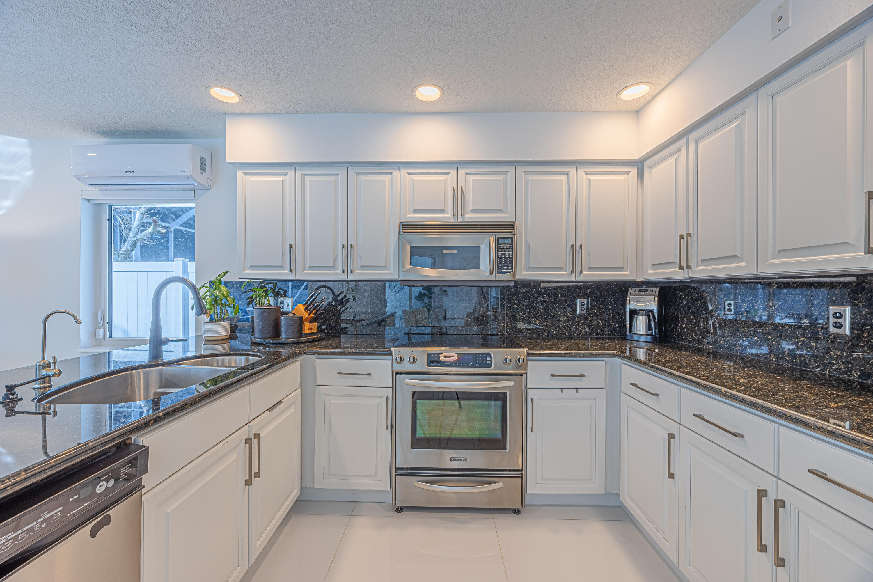 23246 L'Ermitage Circle Boca Raton, FL 33433 - Photo 10 of 38 153A0120-HDR