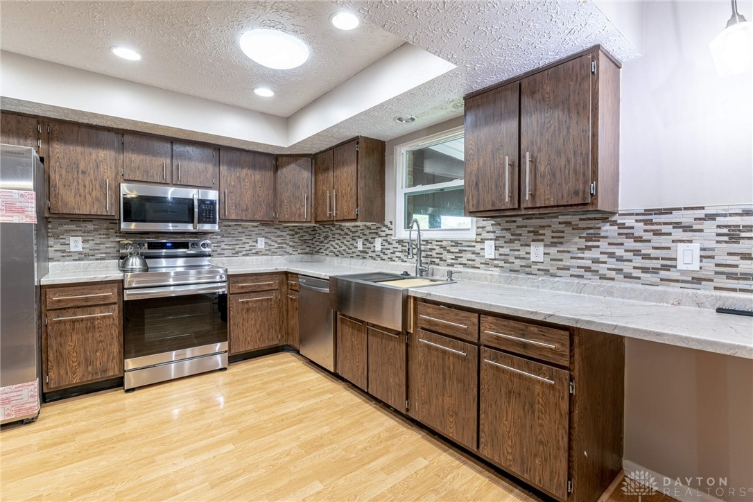 1255 East Westbrook Road Clayton, OH 45415 - Photo 8 of 34