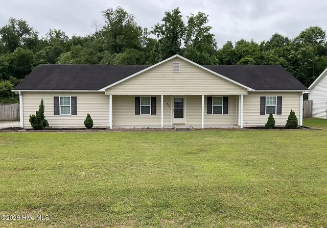 $1,600 | 303 Rolling Meadow Court, Richlands, NC 28574