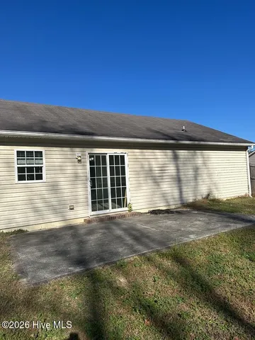 $1,600 | 303 Rolling Meadow Court, Richlands, NC 28574