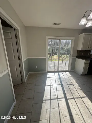 $1,600 | 303 Rolling Meadow Court, Richlands, NC 28574