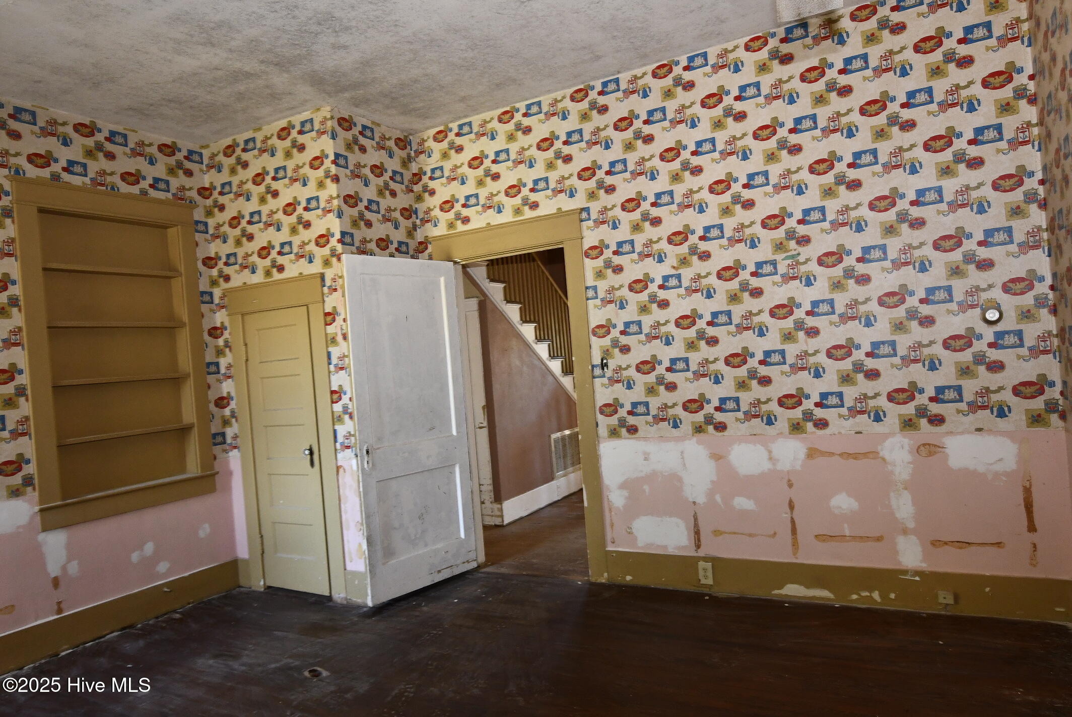 205 South King Street Windsor, NC 27983 - Photo 12 of 44 Primary Bedroom on 1st floor