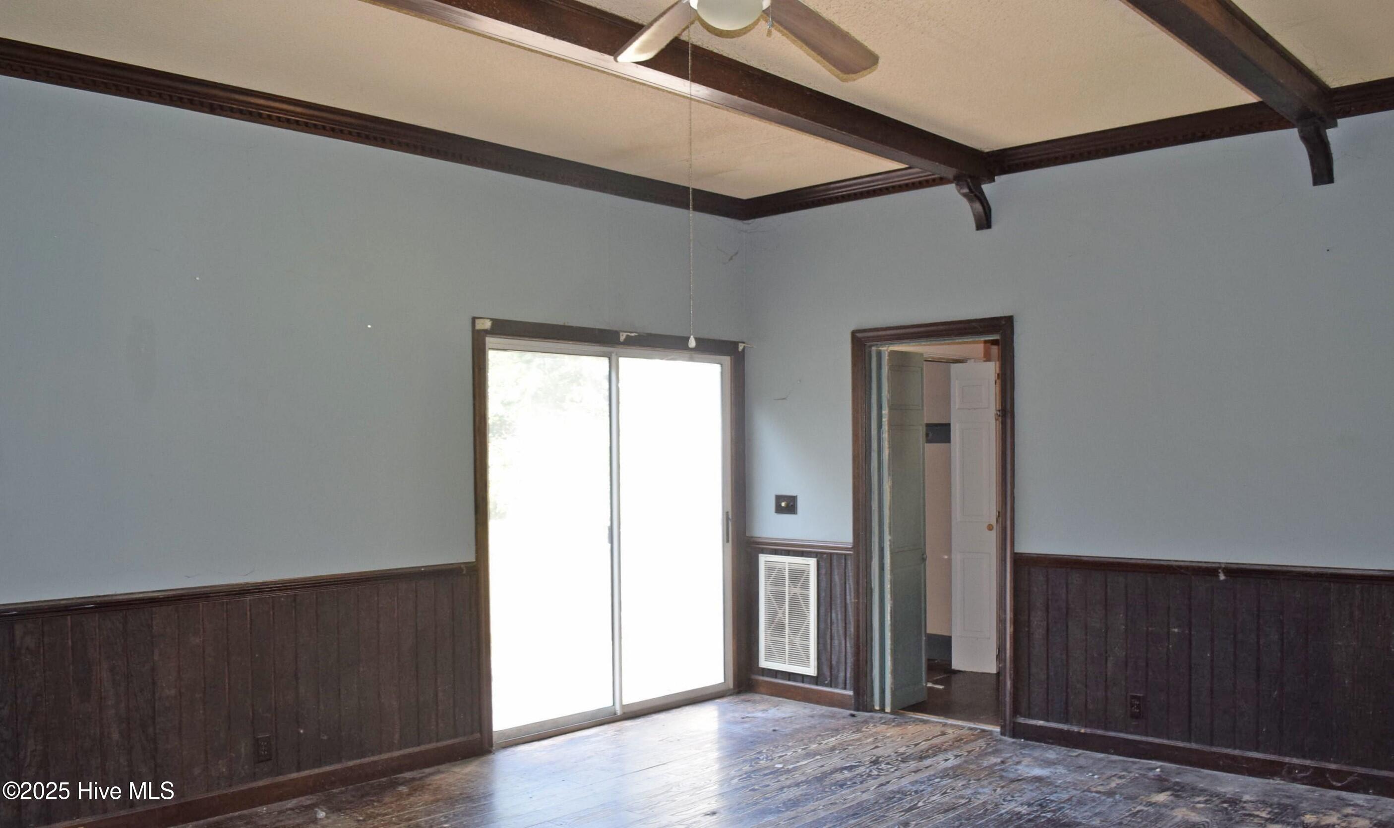 205 South King Street Windsor, NC 27983 - Photo 38 of 44 Great room or office view 2