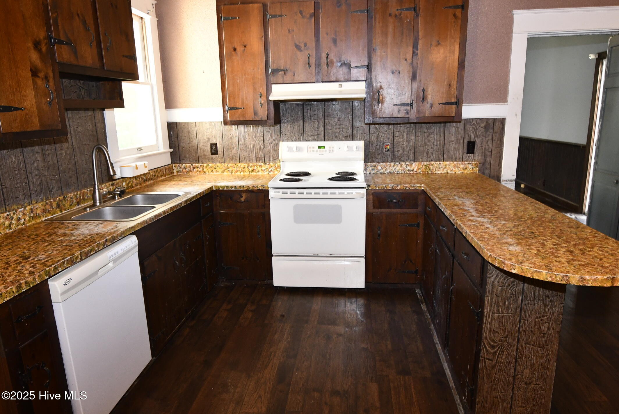 205 South King Street Windsor, NC 27983 - Photo 7 of 44 Kitchen 2