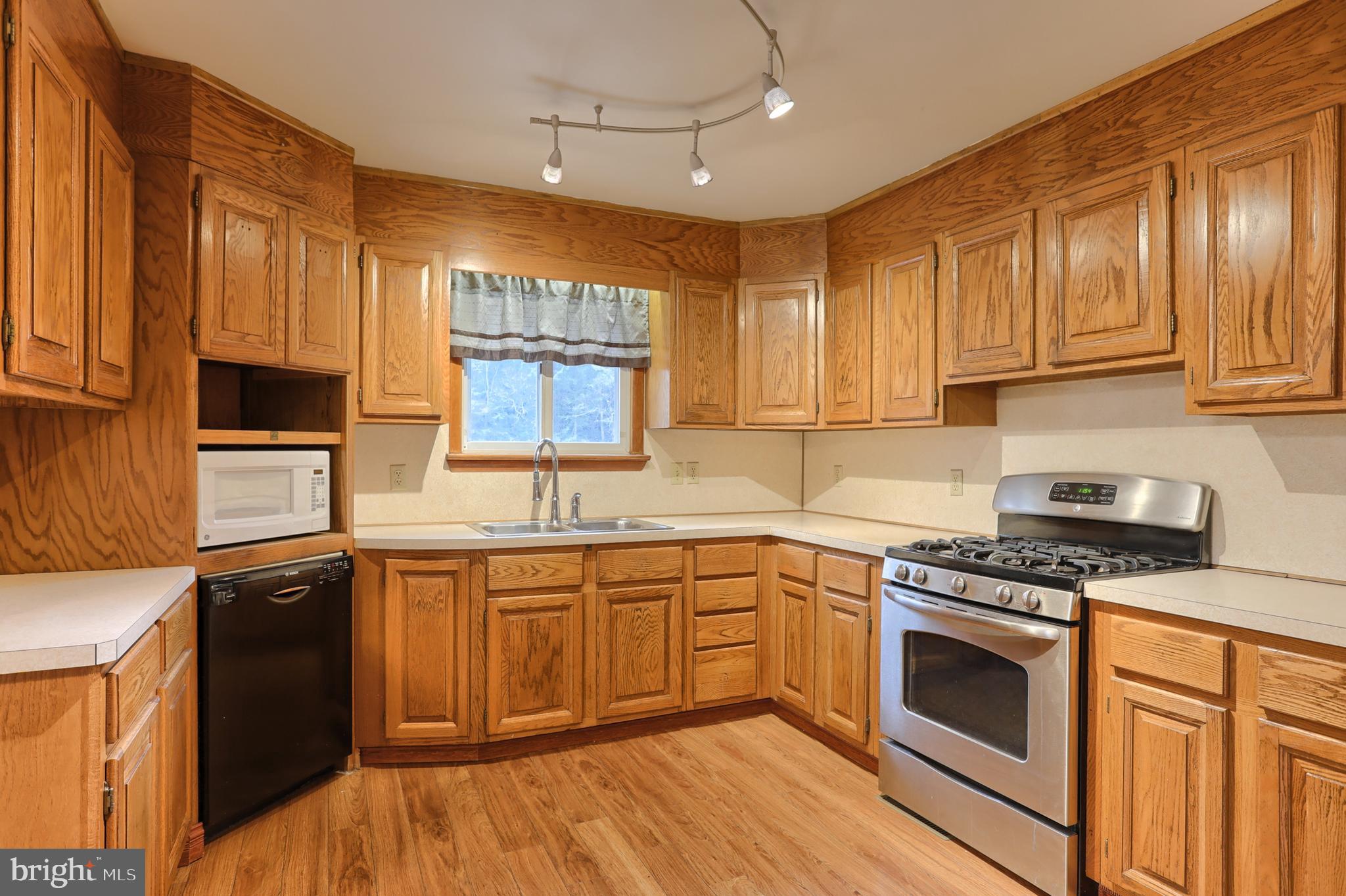 388 Ridge Road Cumbola, PA 17930 - Photo 5 of 43
