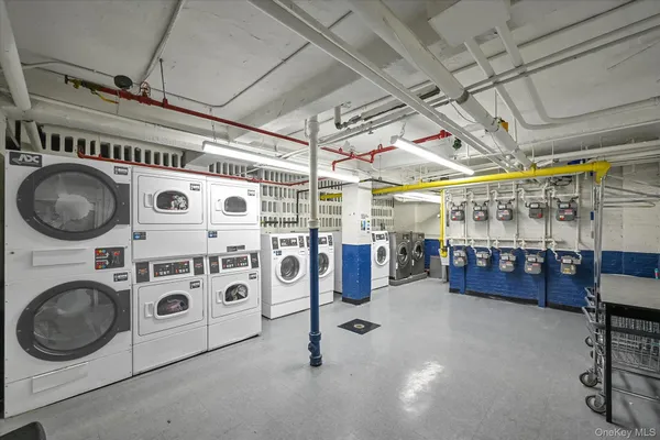 a view of washer and dryer in a room