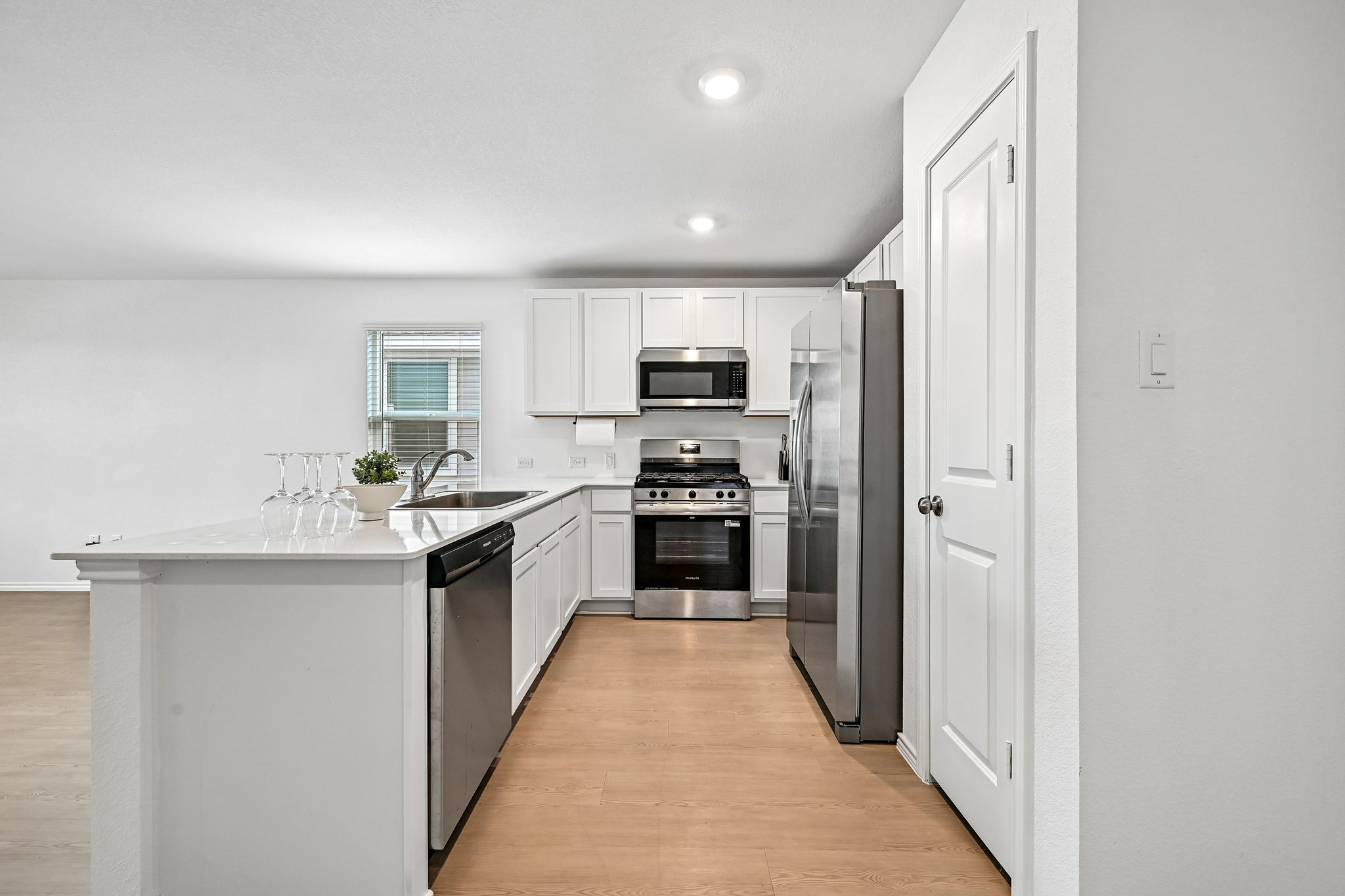 321 Keefer Kyle, TX 78640 - Photo 6 of 24 Gallery Image 6
