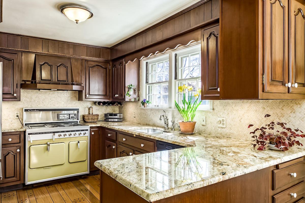 128 South Ardmore Road Columbus, OH 43209 - Photo 12 of 46