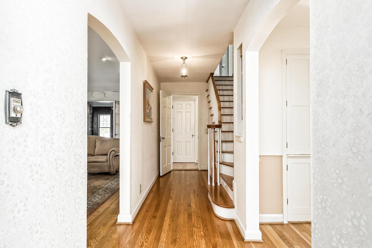 128 South Ardmore Road Columbus, OH 43209 - Photo 3 of 46