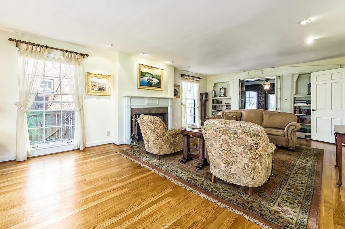 128 South Ardmore Road Columbus, OH 43209 - Photo 4 of 46