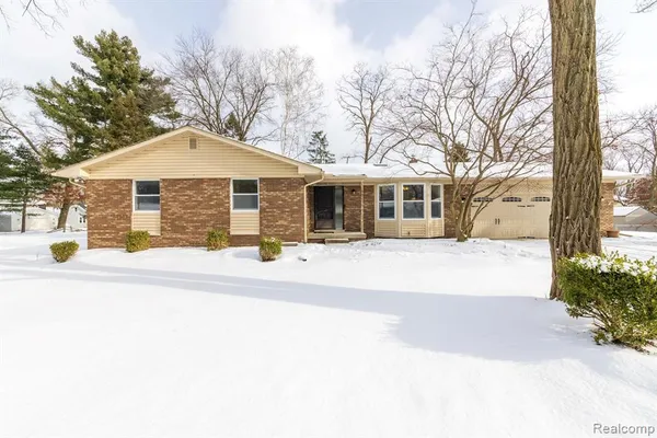 $2,700 | 1948 Evona, Wixom, MI 48393