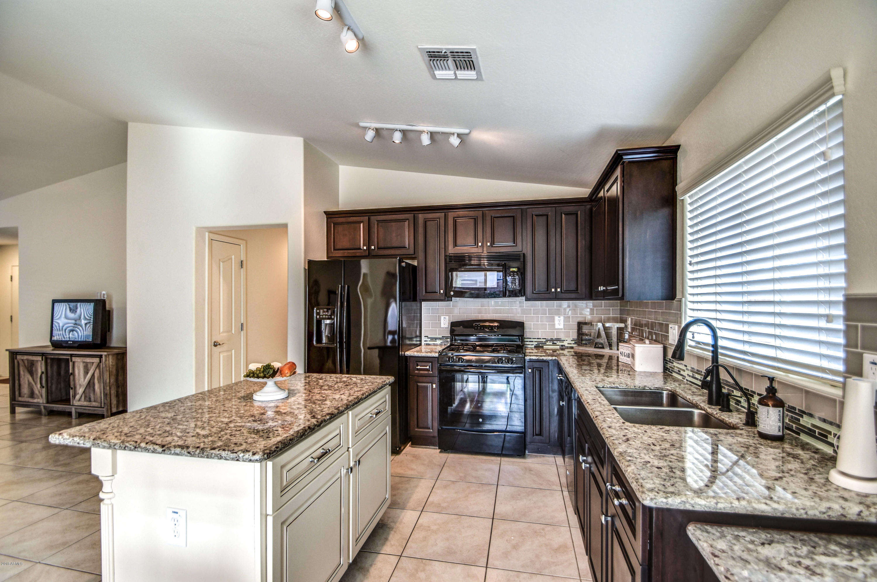 2199 East Stacey Road Gilbert, AZ 85298 - Photo 9 of 40 KITCHEN 3