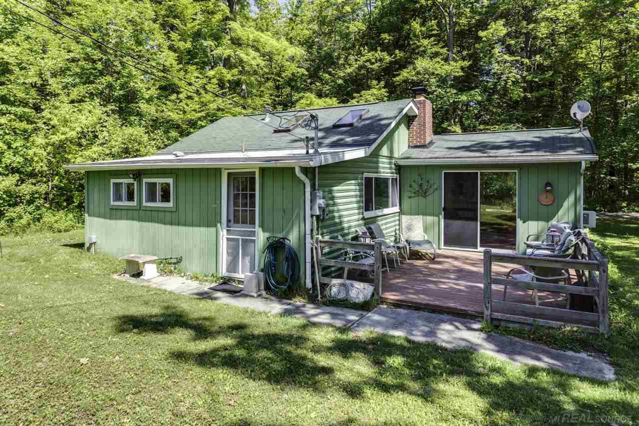 7280 Hemlock Road Lexington, MI 48450 - Photo 5 of 36 Private Back Deck