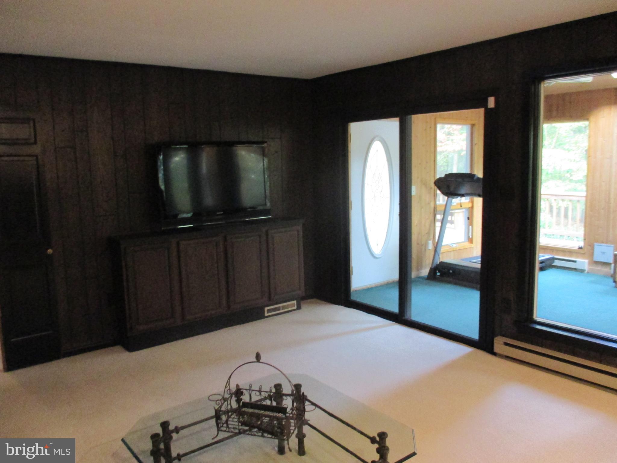 14605 Viewcrest Road Southwest Cumberland, MD 21502 - Photo 20 of 48 FAMILY ROOM