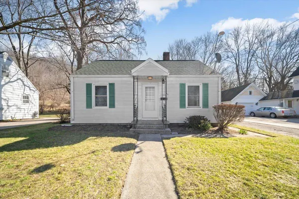 $202,000 | 705 North Jefferson Street, Lowell, MI 49331