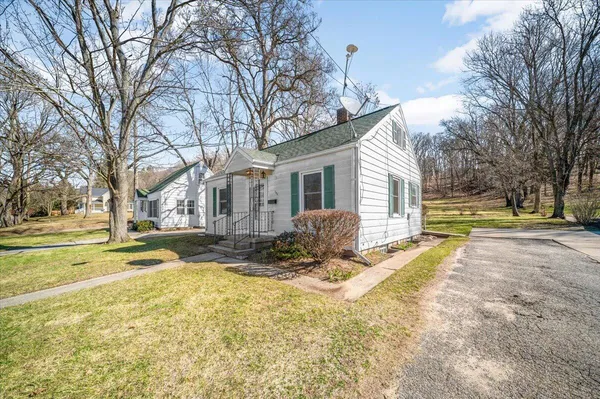 $230,000 | 705 North Jefferson Street, Lowell, MI 49331