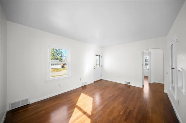 $230,000 | 705 North Jefferson Street, Lowell, MI 49331