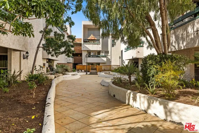 $3,090 | 360 South Euclid Avenue, Unit 219, Pasadena, CA 91101