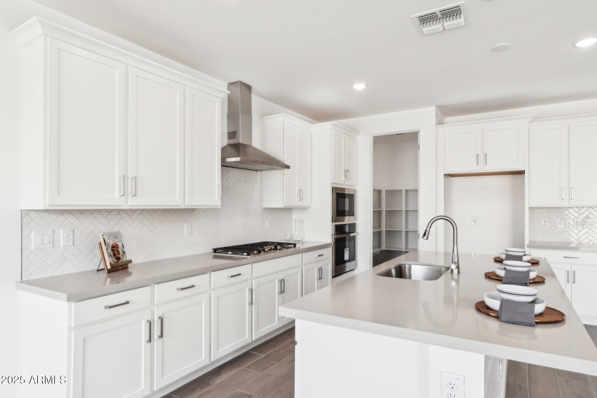 7654 West Tether Trail Peoria, AZ 85383 - Photo 14 of 47 13-web-or-mls-W Tether Trl-04042025-013