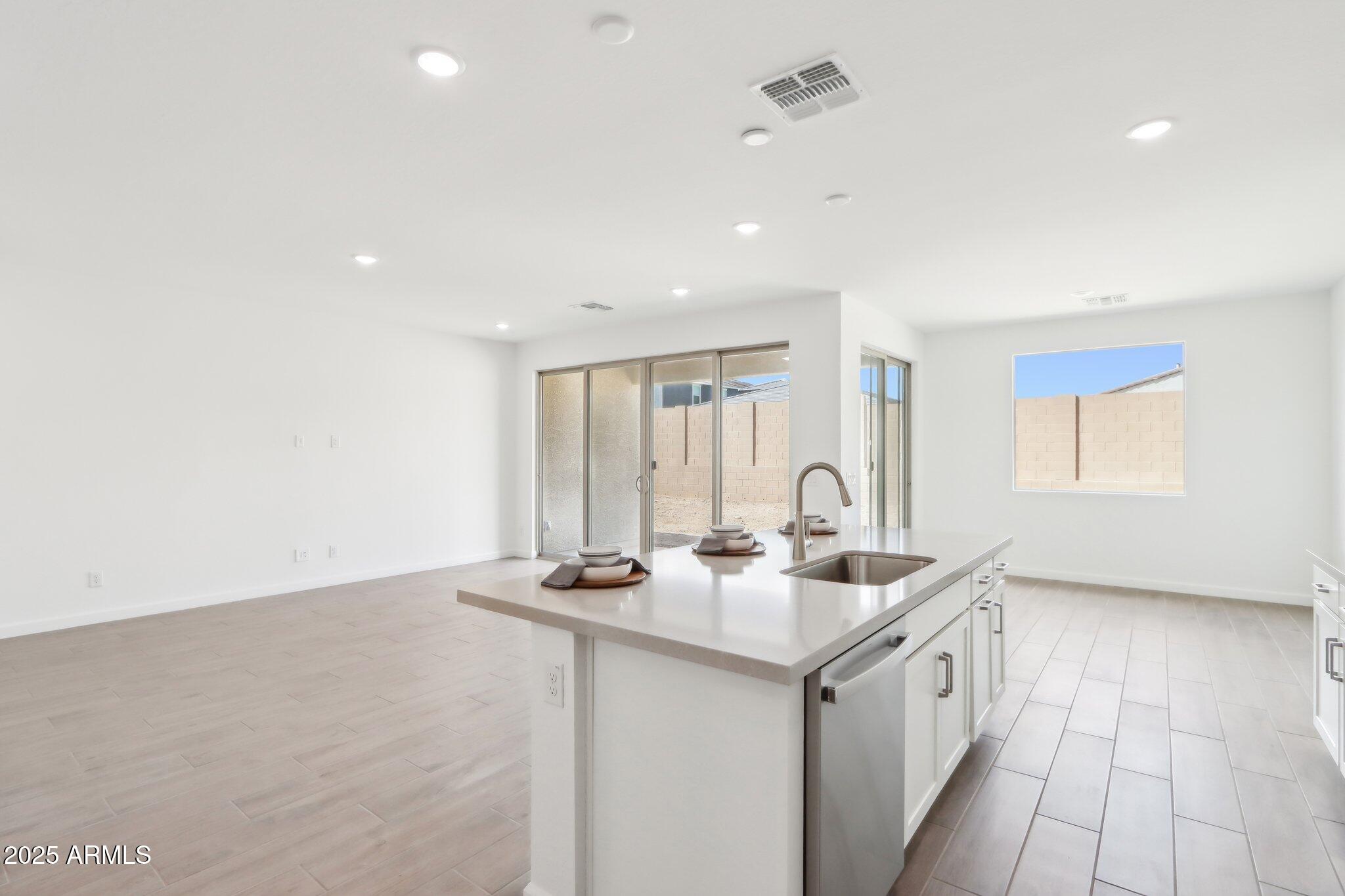 7654 West Tether Trail Peoria, AZ 85383 - Photo 15 of 47 14-web-or-mls-W Tether Trl-04042025-014