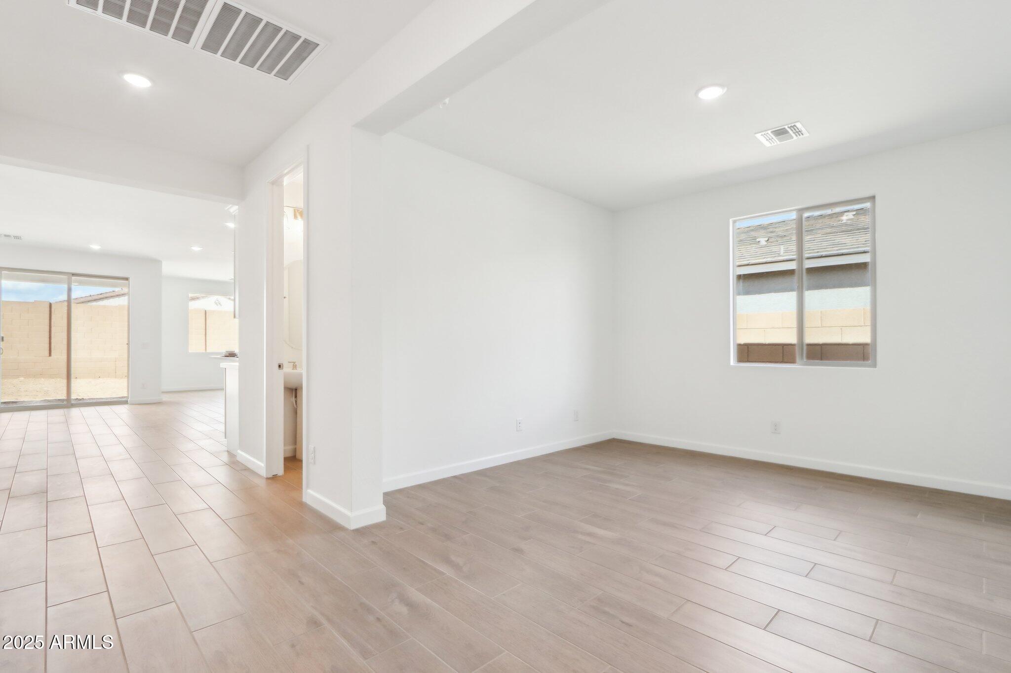 7654 West Tether Trail Peoria, AZ 85383 - Photo 23 of 47 22-web-or-mls-W Tether Trl-04042025-022