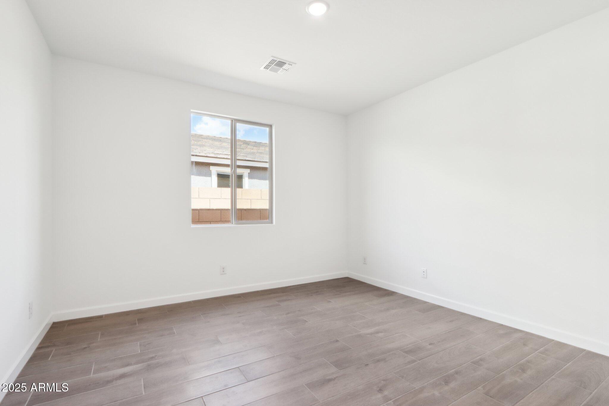 7654 West Tether Trail Peoria, AZ 85383 - Photo 24 of 47 23-web-or-mls-W Tether Trl-04042025-023