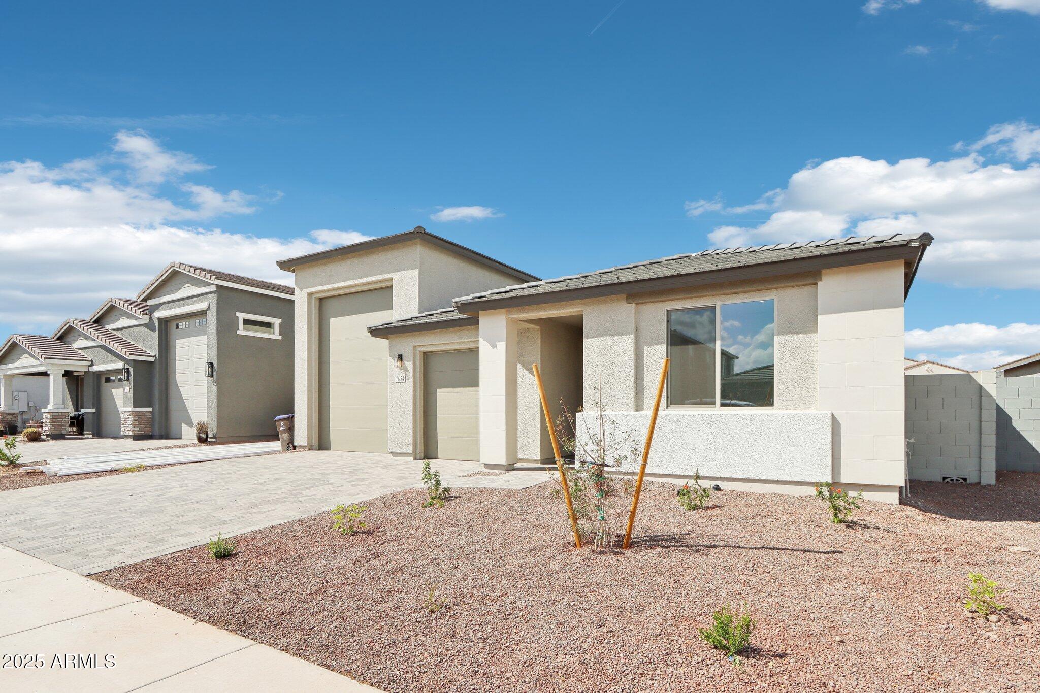 7654 West Tether Trail Peoria, AZ 85383 - Photo 6 of 47 5-web-or-mls-W Tether Trl-04042025-005