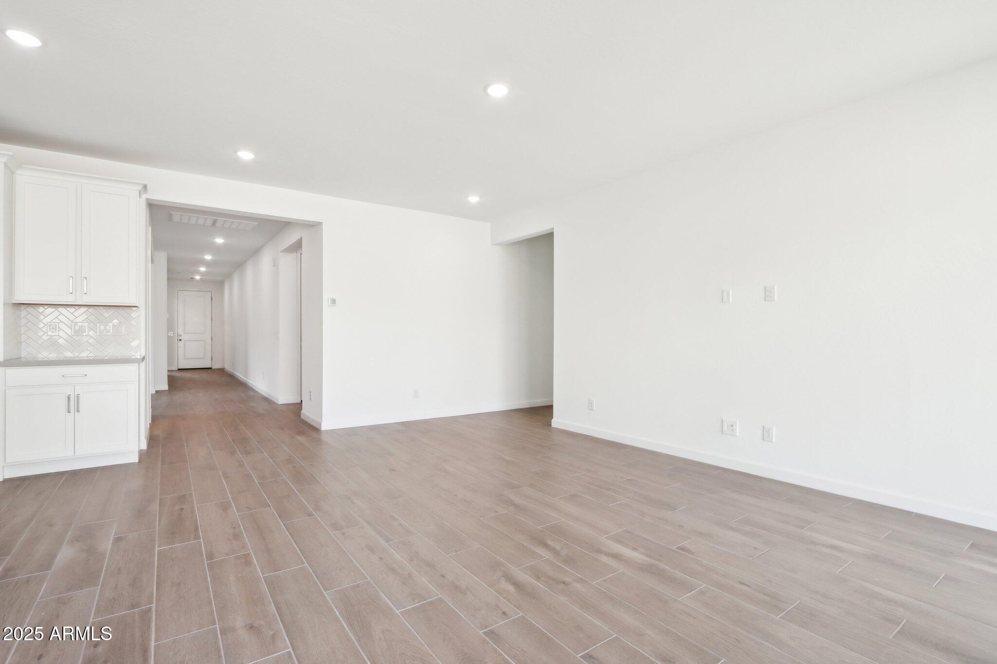 7654 West Tether Trail Peoria, AZ 85383 - Photo 7 of 47 6-web-or-mls-W Tether Trl-04042025-006