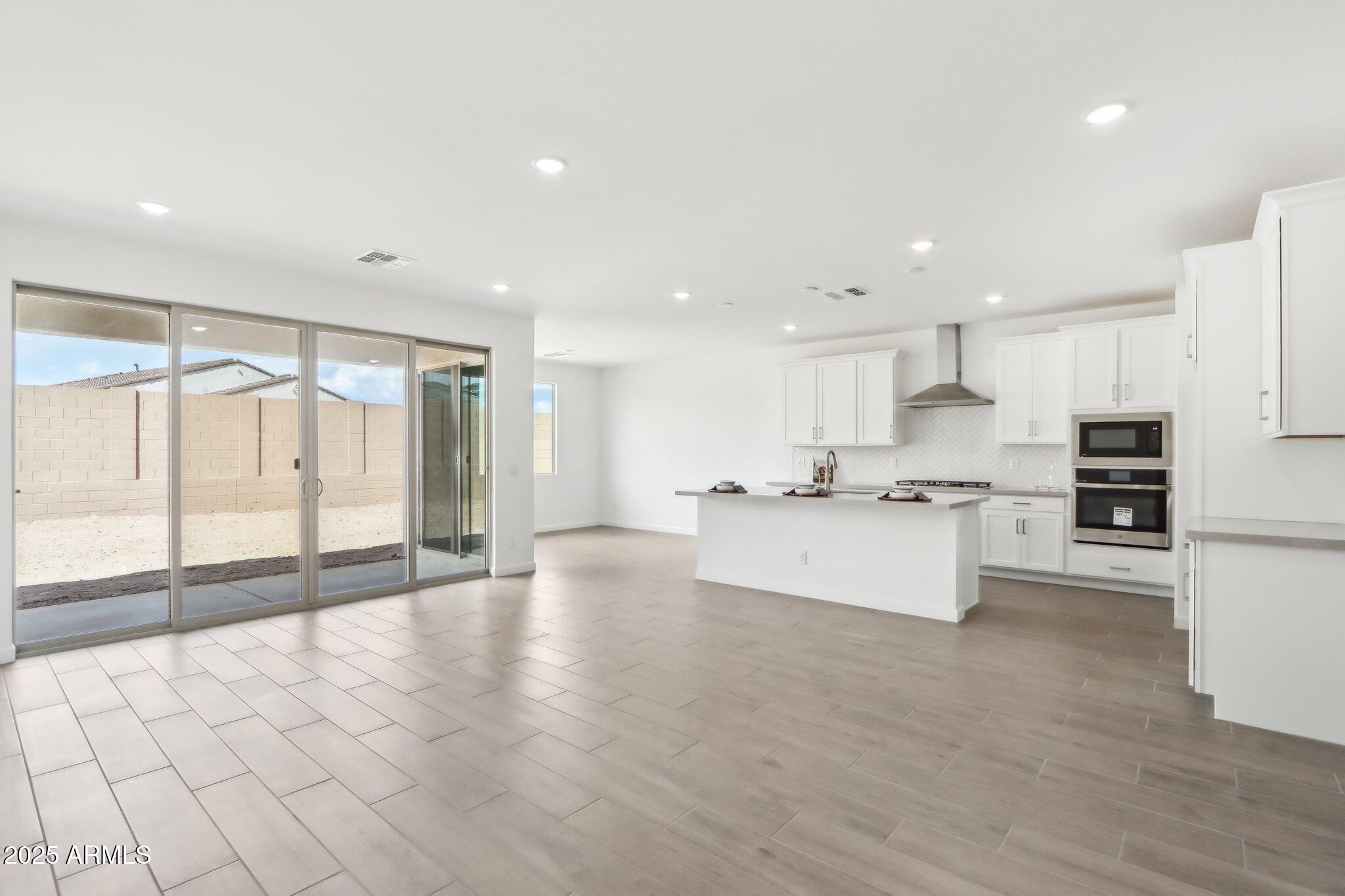 7654 West Tether Trail Peoria, AZ 85383 - Photo 10 of 47 9-web-or-mls-W Tether Trl-04042025-009