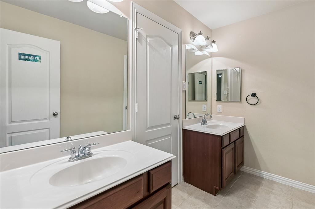 295 Stone Ridge Drive Sunnyvale, TX 75182 - Photo 31 of 38 Full jack-n-jill bathroom lvl 2