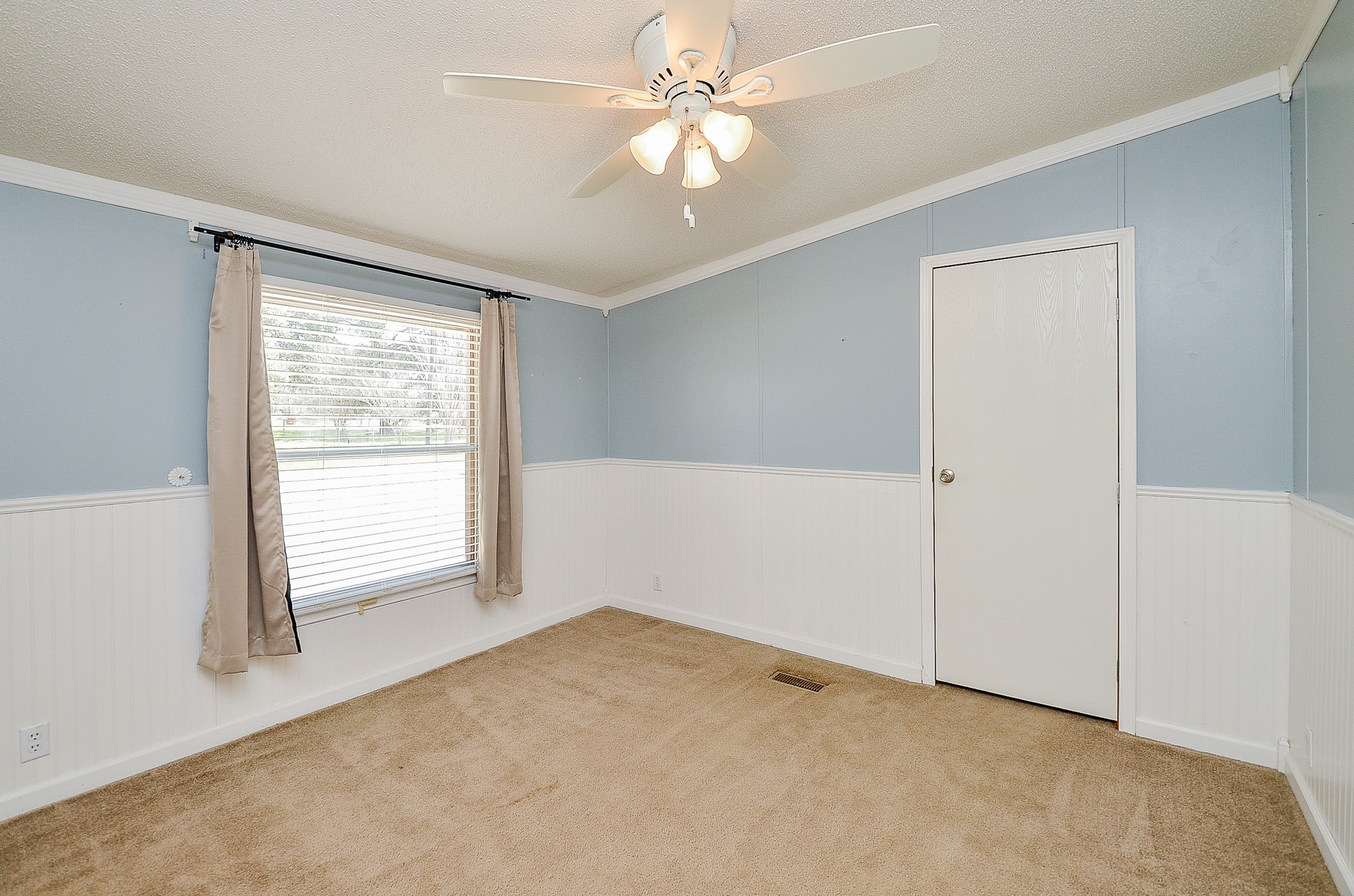 5440 7th Street Sheridan, TX 77475 - Photo 19 of 37 a view of an empty room with a window