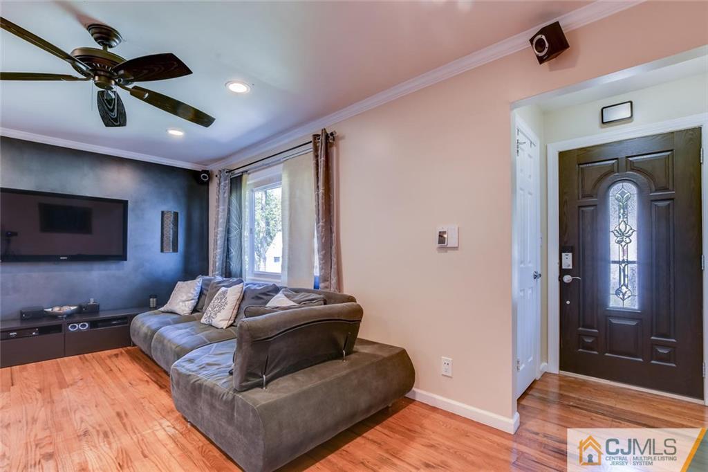 44 Roberts Road Somerset, NJ 08873 - Photo 5 of 25 Gallery Image 5