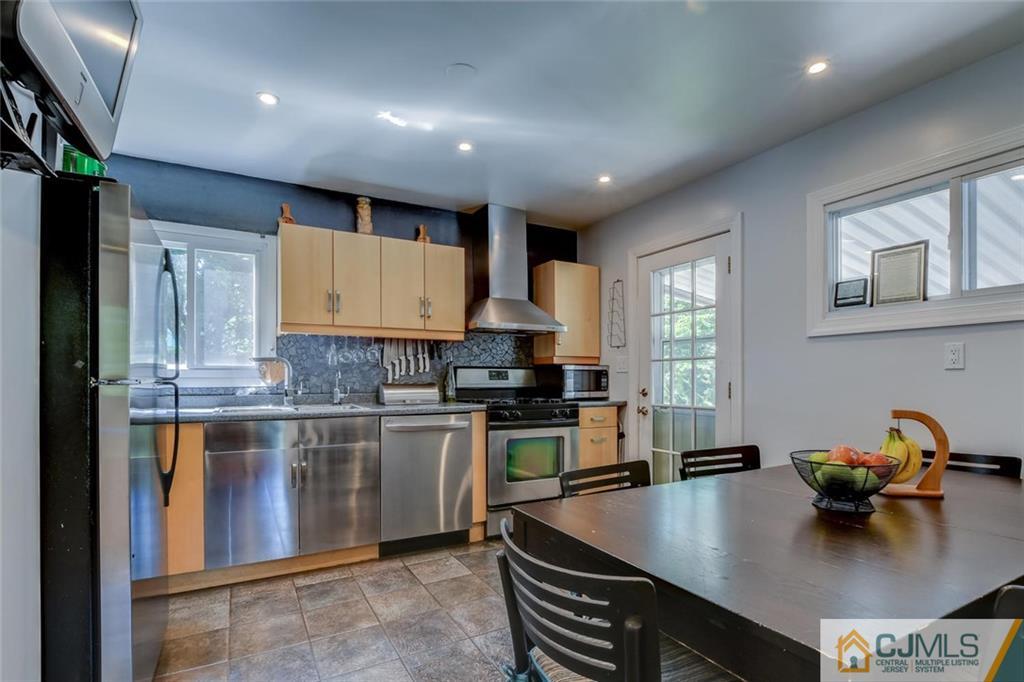 44 Roberts Road Somerset, NJ 08873 - Photo 8 of 25 Gallery Image 8