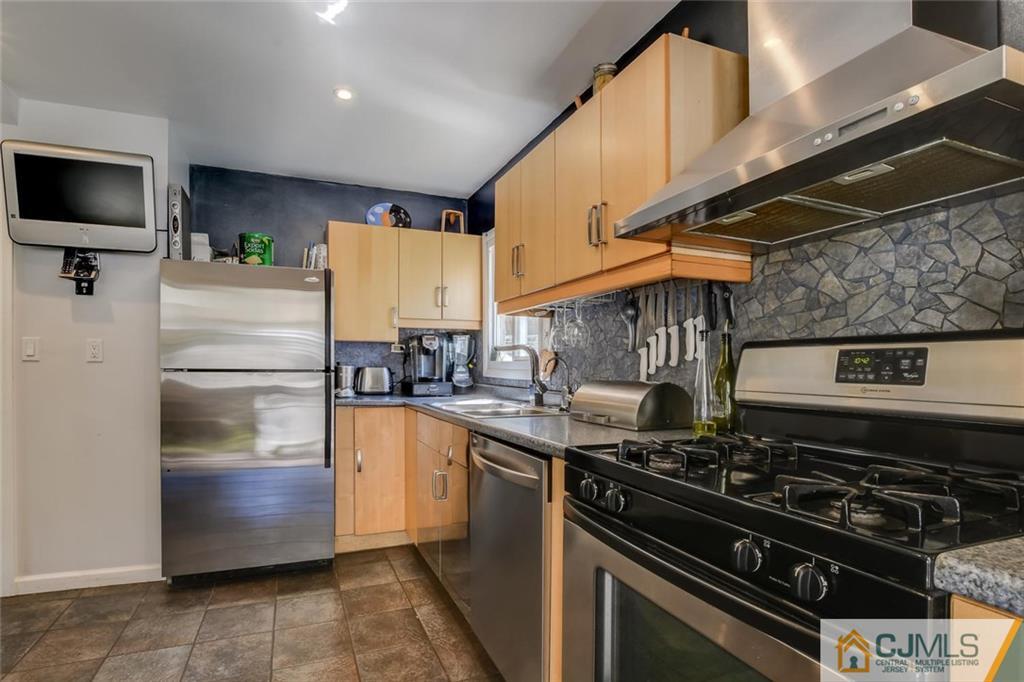 44 Roberts Road Somerset, NJ 08873 - Photo 9 of 25 Gallery Image 9