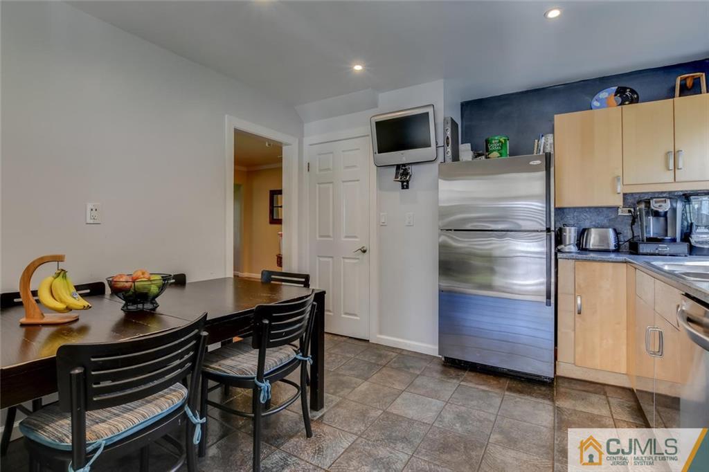 44 Roberts Road Somerset, NJ 08873 - Photo 10 of 25 Gallery Image 10