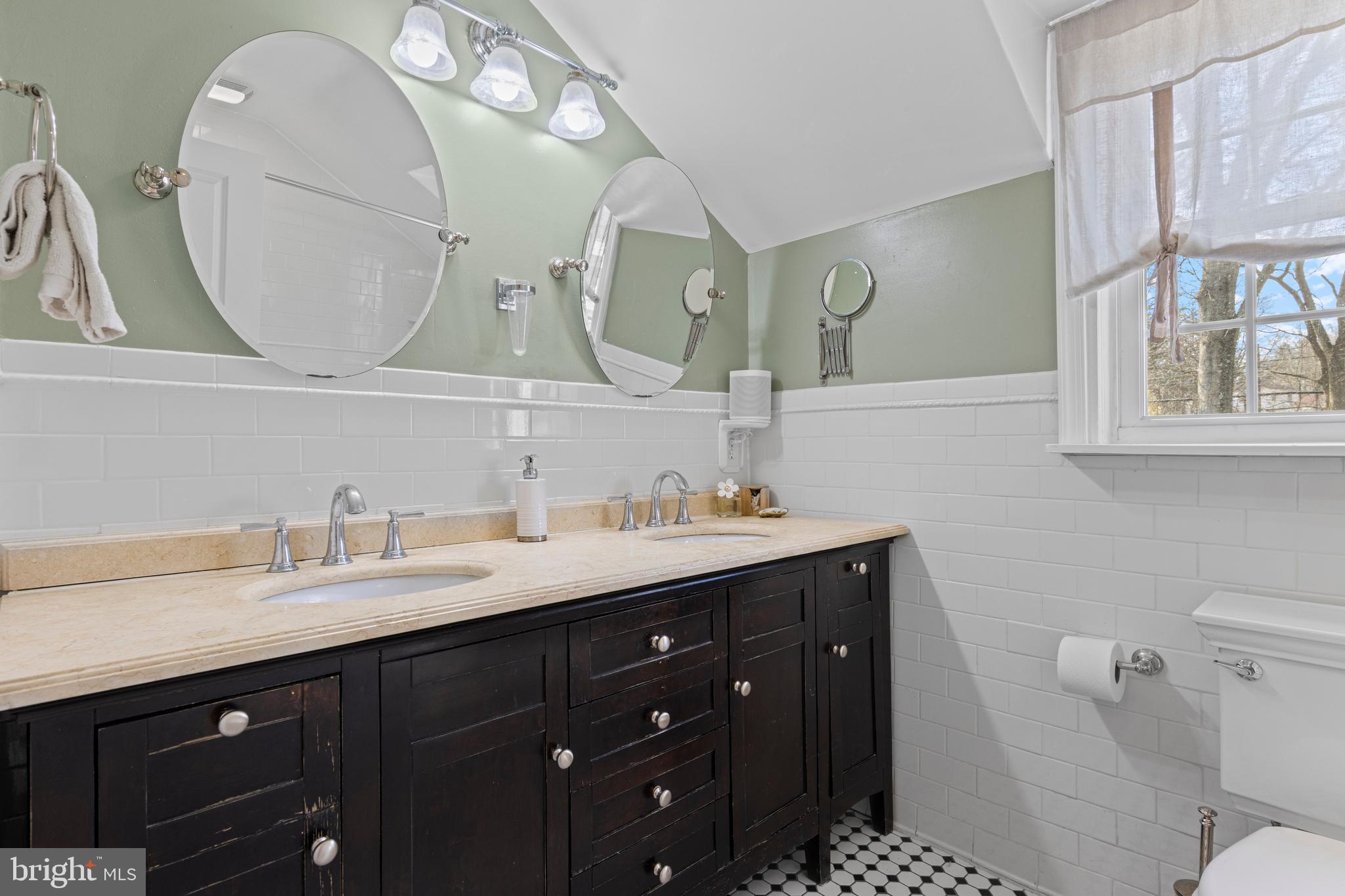 526 West Beechtree Lane Wayne, PA 19087 - Photo 21 of 35 2nd Floor Full Bath with Tub/Shower combo