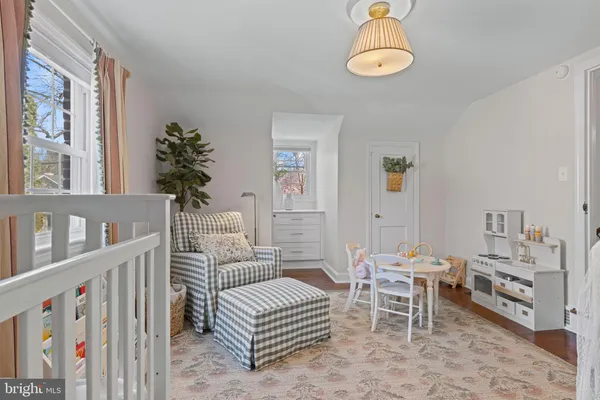 a view of a livingroom with furniture and windows