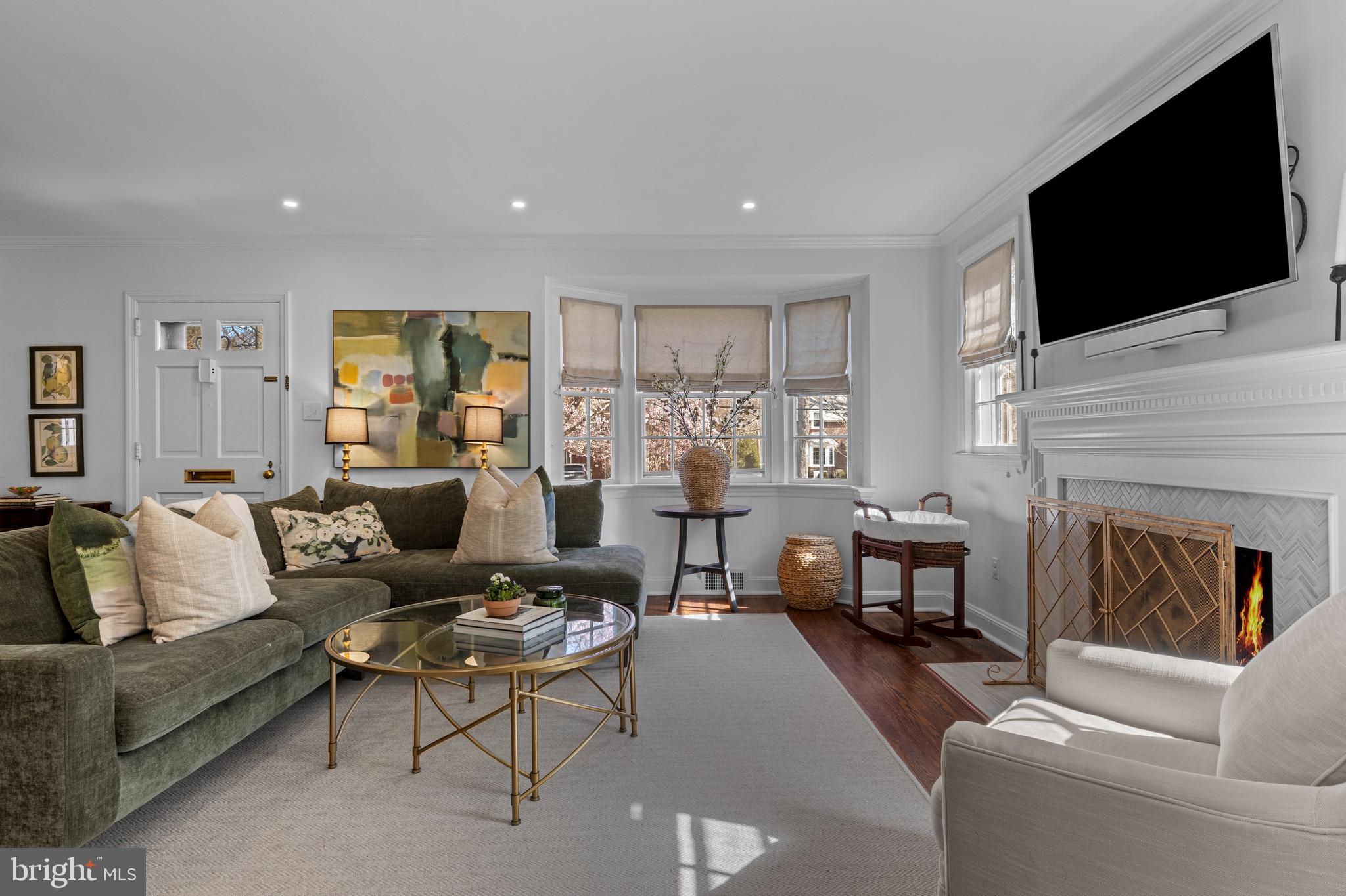 526 West Beechtree Lane Wayne, PA 19087 - Photo 6 of 35 Large Bay Window