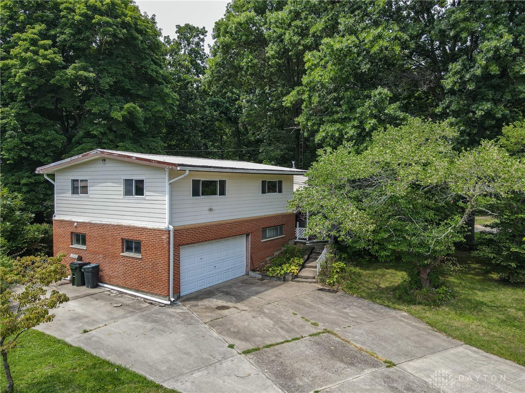 9565 Mintwood Road Dayton, OH 45458 - Photo 2 of 39 Gallery Image 2