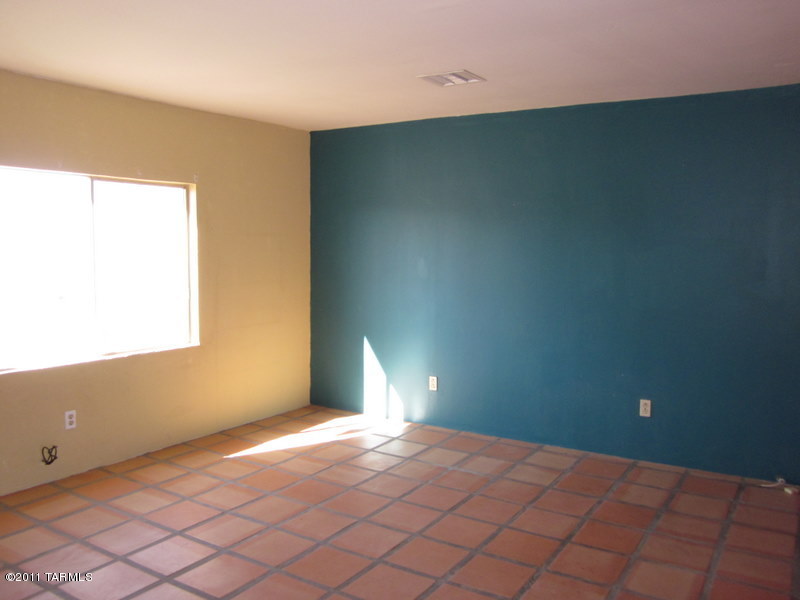 6801 North Calvin Road Tucson, AZ 85743 - Photo 3 of 12 Gallery Image 3