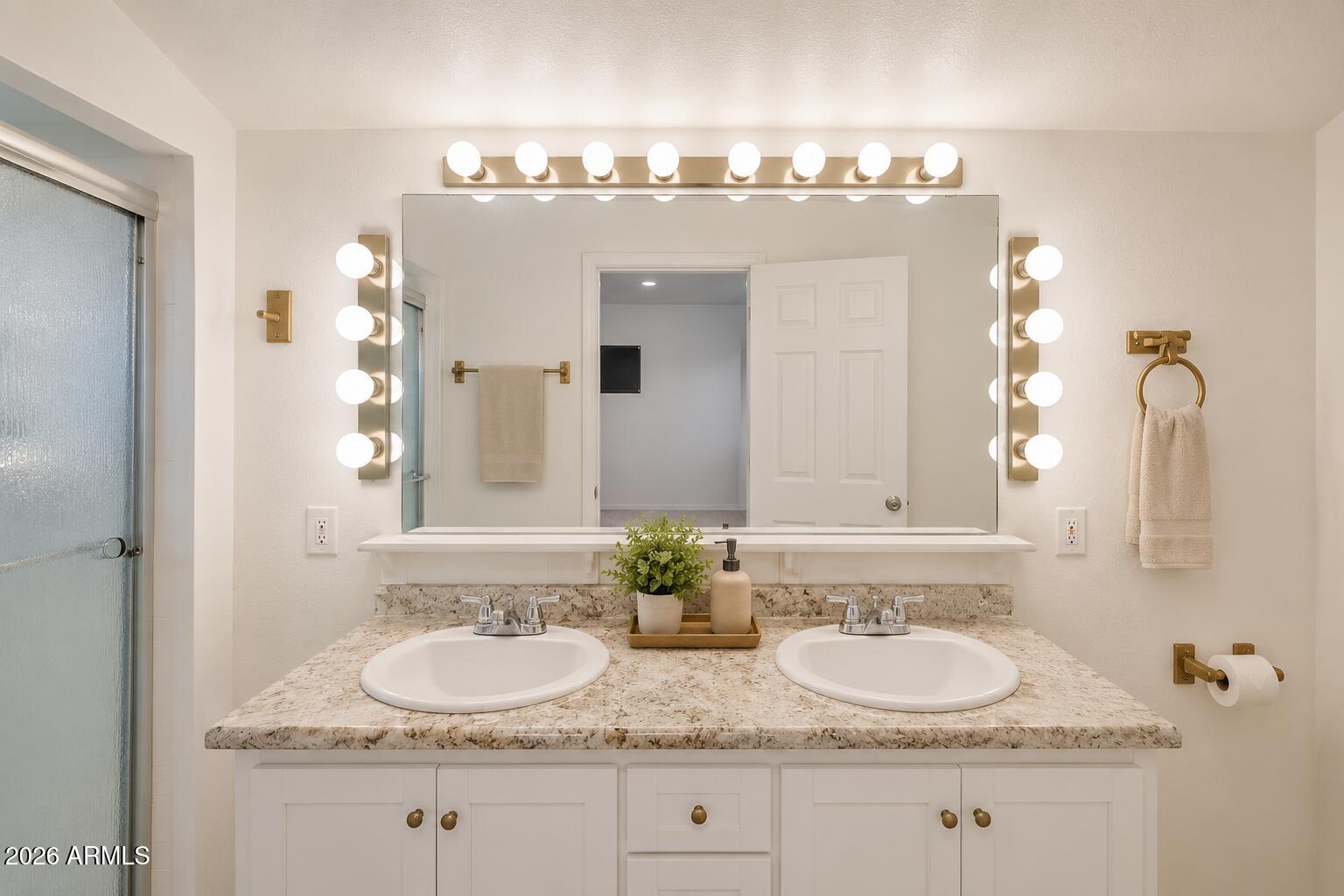 7 South Catalina Street Gilbert, AZ 85233 - Photo 14 of 24 Bathroom 2