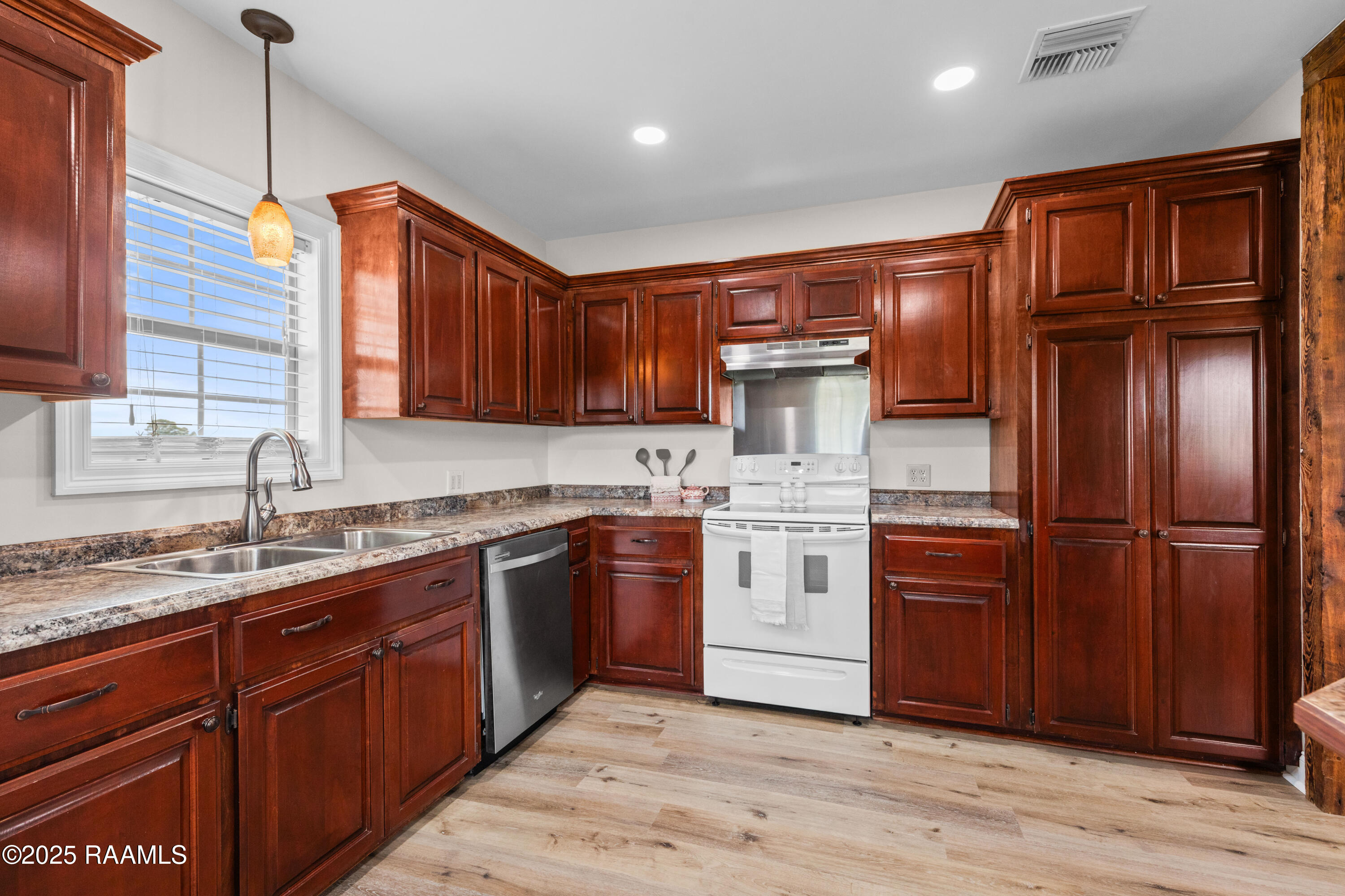 1273 Highway 758 Eunice, LA 70535 - Photo 14 of 25 Kitchen 4