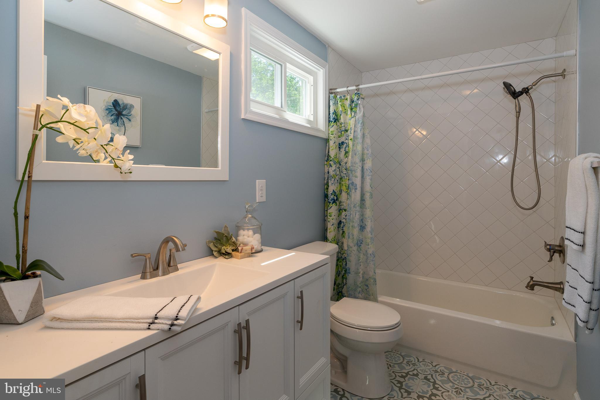139 School House Road Lancaster, PA 17603 - Photo 14 of 31 Hallway Bathroom