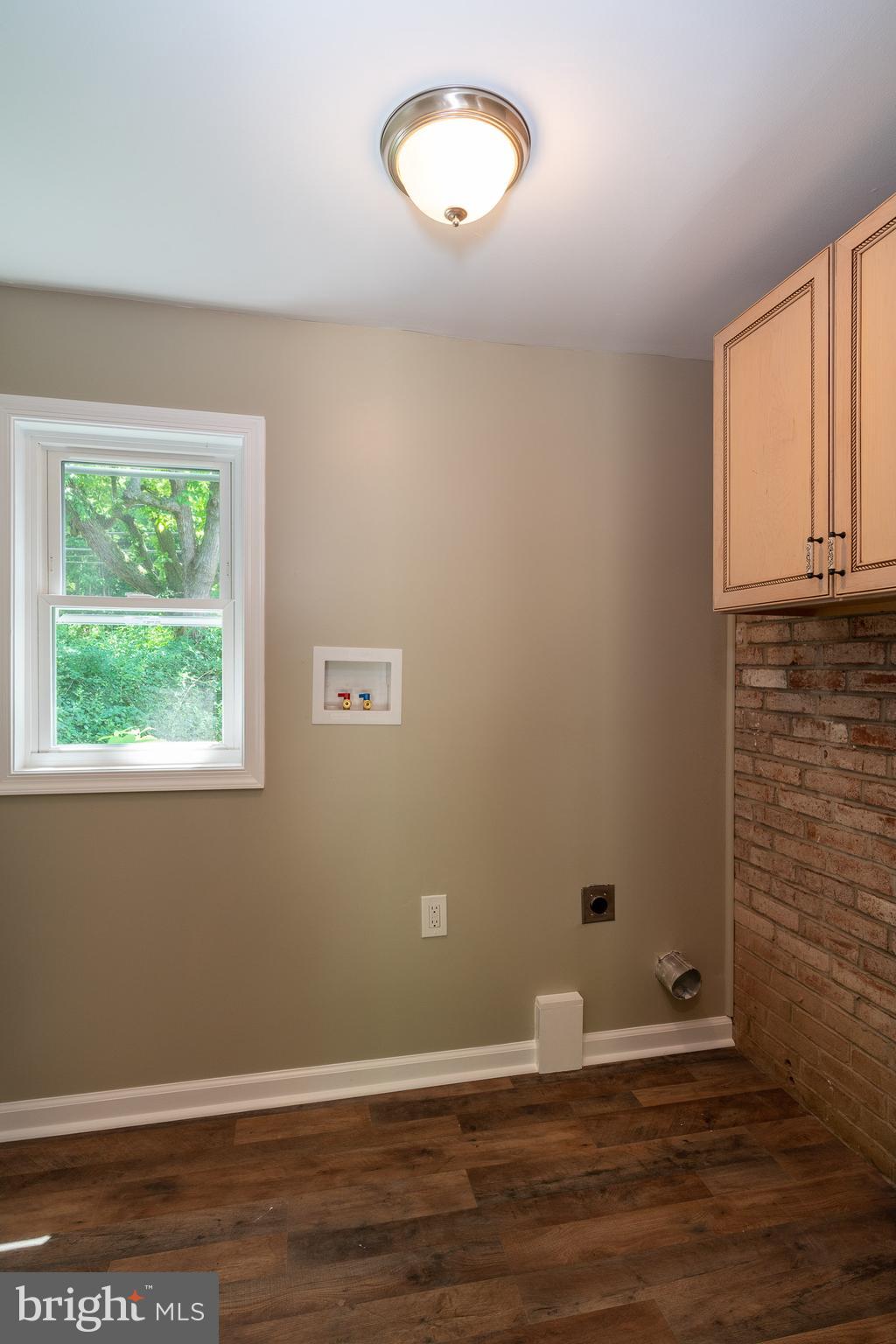 139 School House Road Lancaster, PA 17603 - Photo 22 of 31 Laundry Room