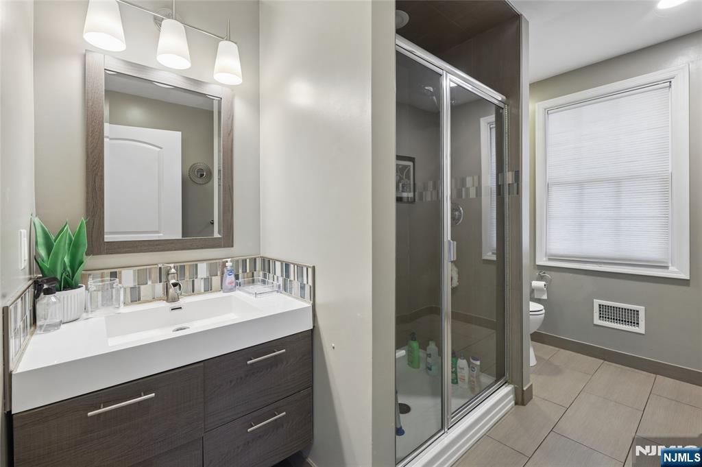 135 Rector Court Bergenfield, NJ 07621 - Photo 29 of 34