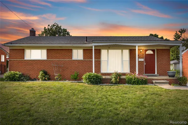 $269,900 | 5201 Arden Avenue, Warren, MI 48092